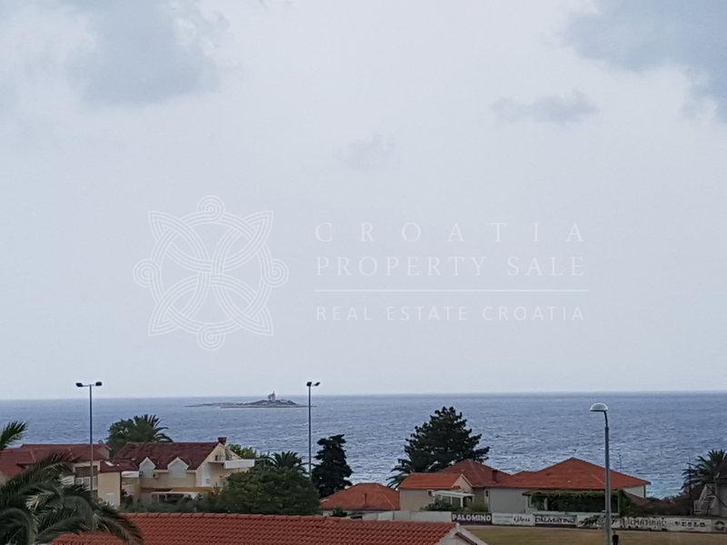 Croatia Orebic house for sale with 10 bedrooms by the sea