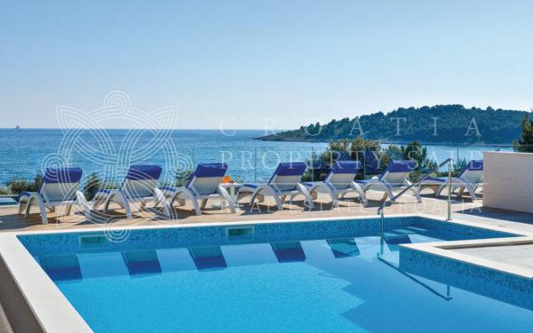 Croatia Rogoznica area waterfront duplex villa for sale with 2 pools and 12 apartments