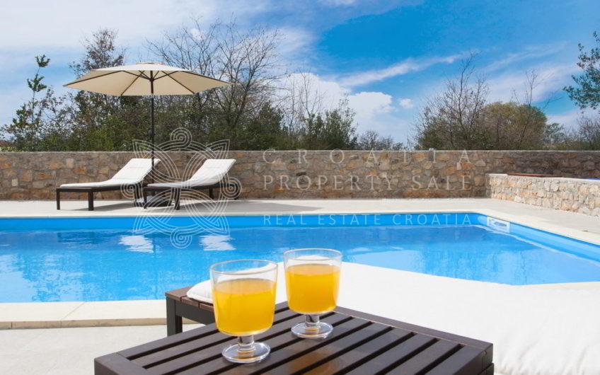 Croatia Zadar area villa with pool for sale in greenery