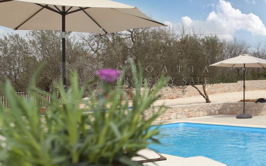 Croatia Zadar area villa with pool for sale in greenery