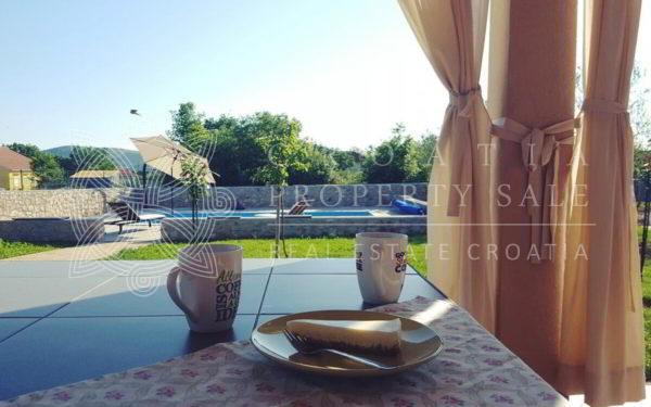 Croatia Zadar area villa with pool for sale in greenery