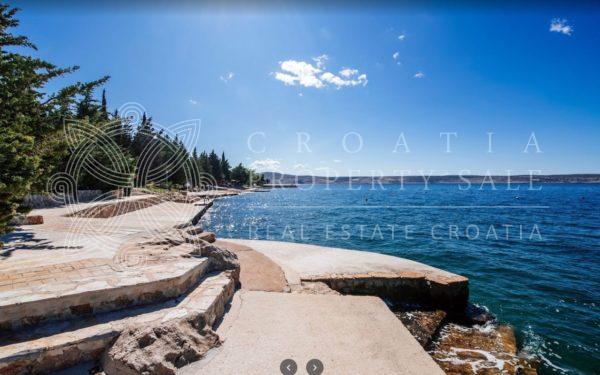 Croatia Zadar area Seafront villa with pool for sale