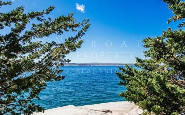 Croatia Zadar area Seafront villa with pool for sale