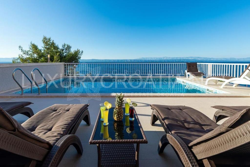 Croatia island Korcula seafront house with pool for sale