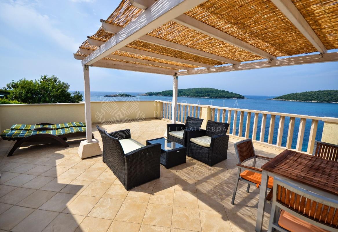 Croatia Cavtat area seafront villa for sale in private bay