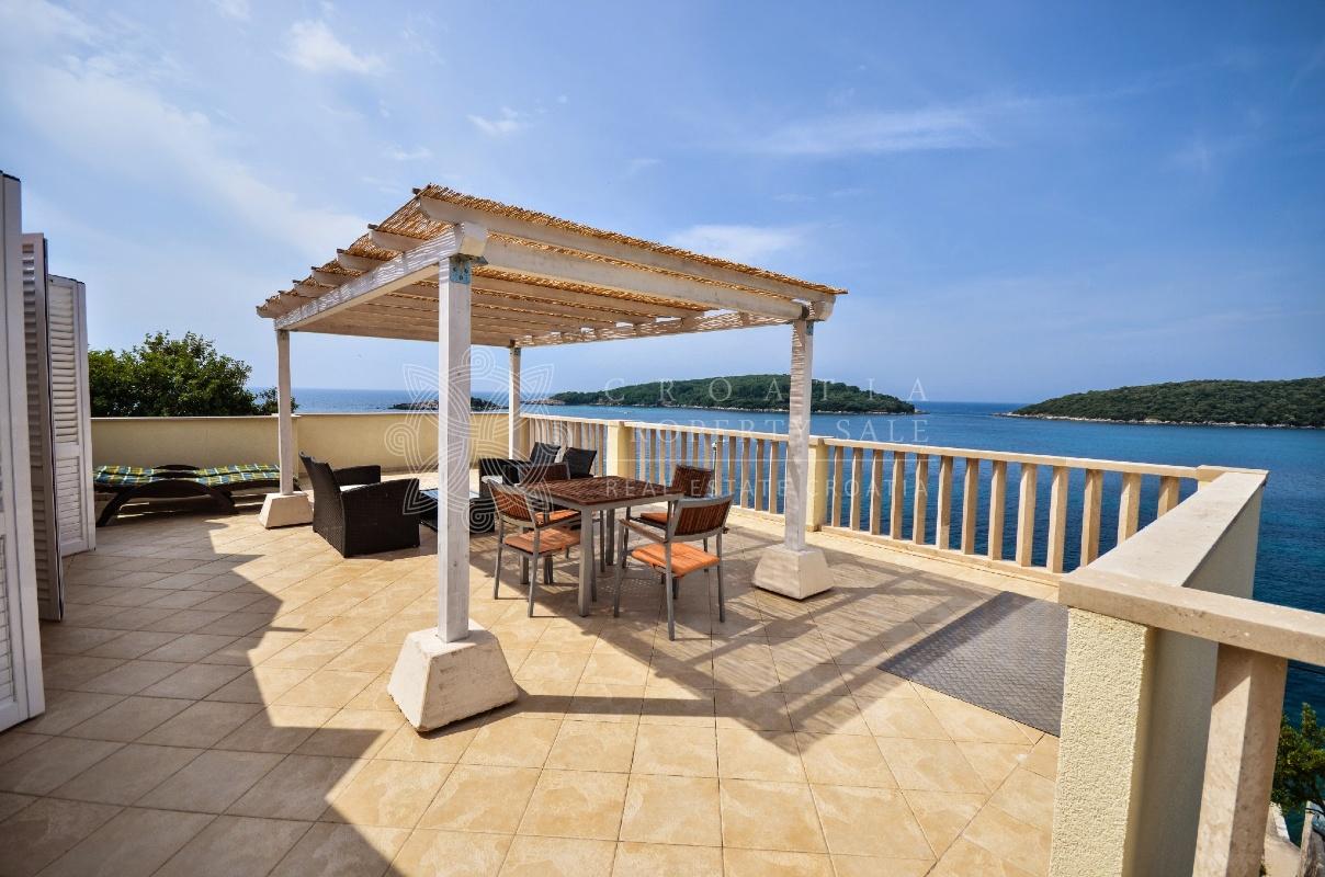 Croatia Cavtat area seafront villa for sale in private bay