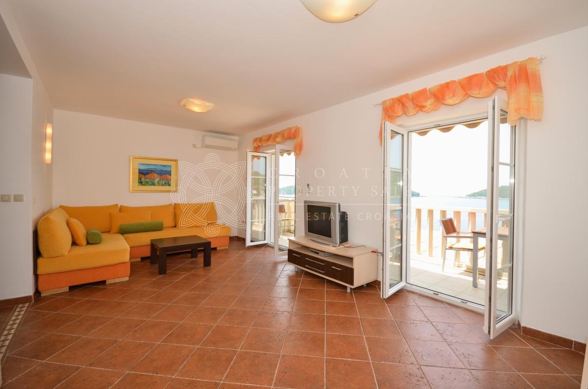 Croatia Cavtat area seafront villa for sale in private bay