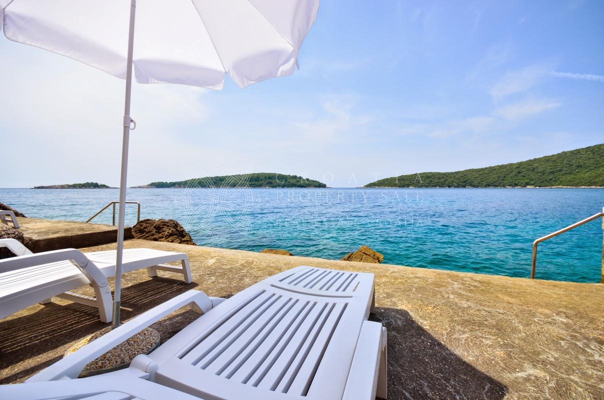 Croatia Cavtat area seafront villa for sale in private bay
