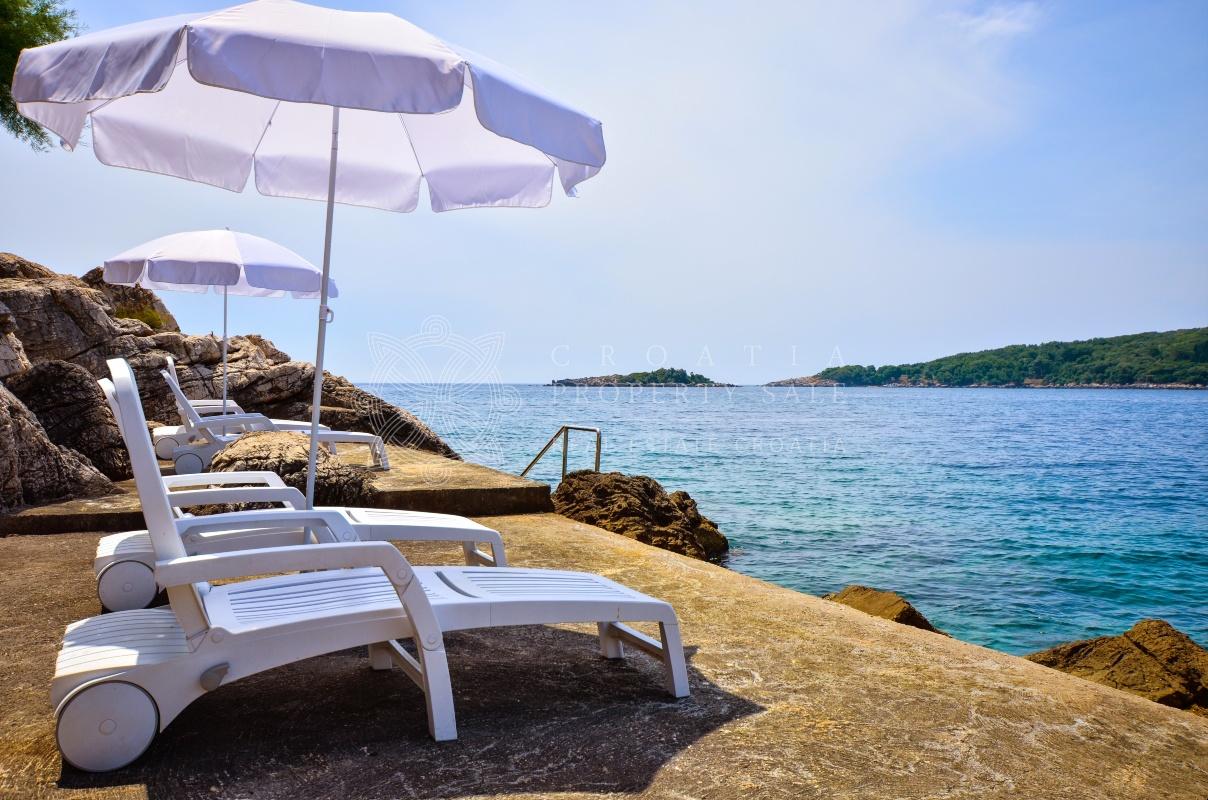 Croatia Cavtat area seafront villa for sale in private bay