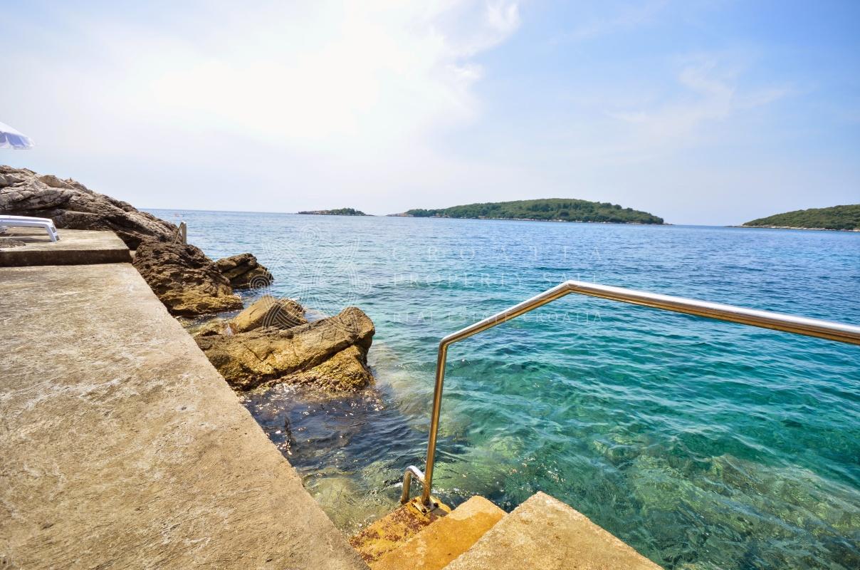 Croatia Cavtat area seafront villa for sale in private bay
