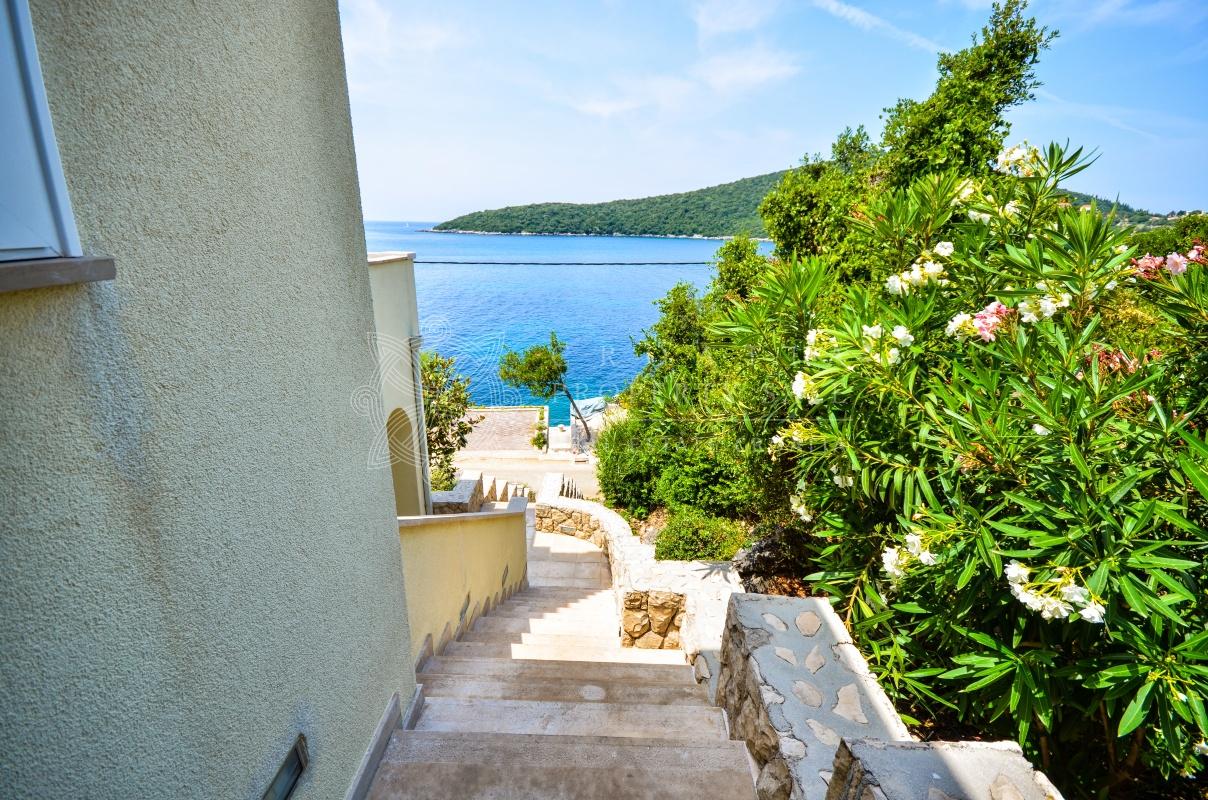Croatia Cavtat area seafront villa for sale in private bay