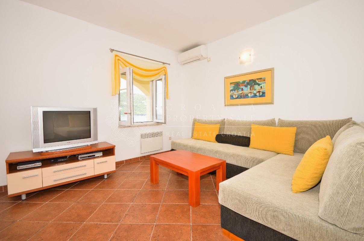 Croatia Cavtat area seafront villa for sale in private bay