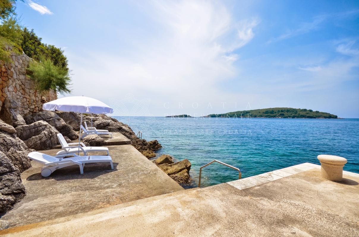 Croatia Cavtat area seafront villa for sale in private bay